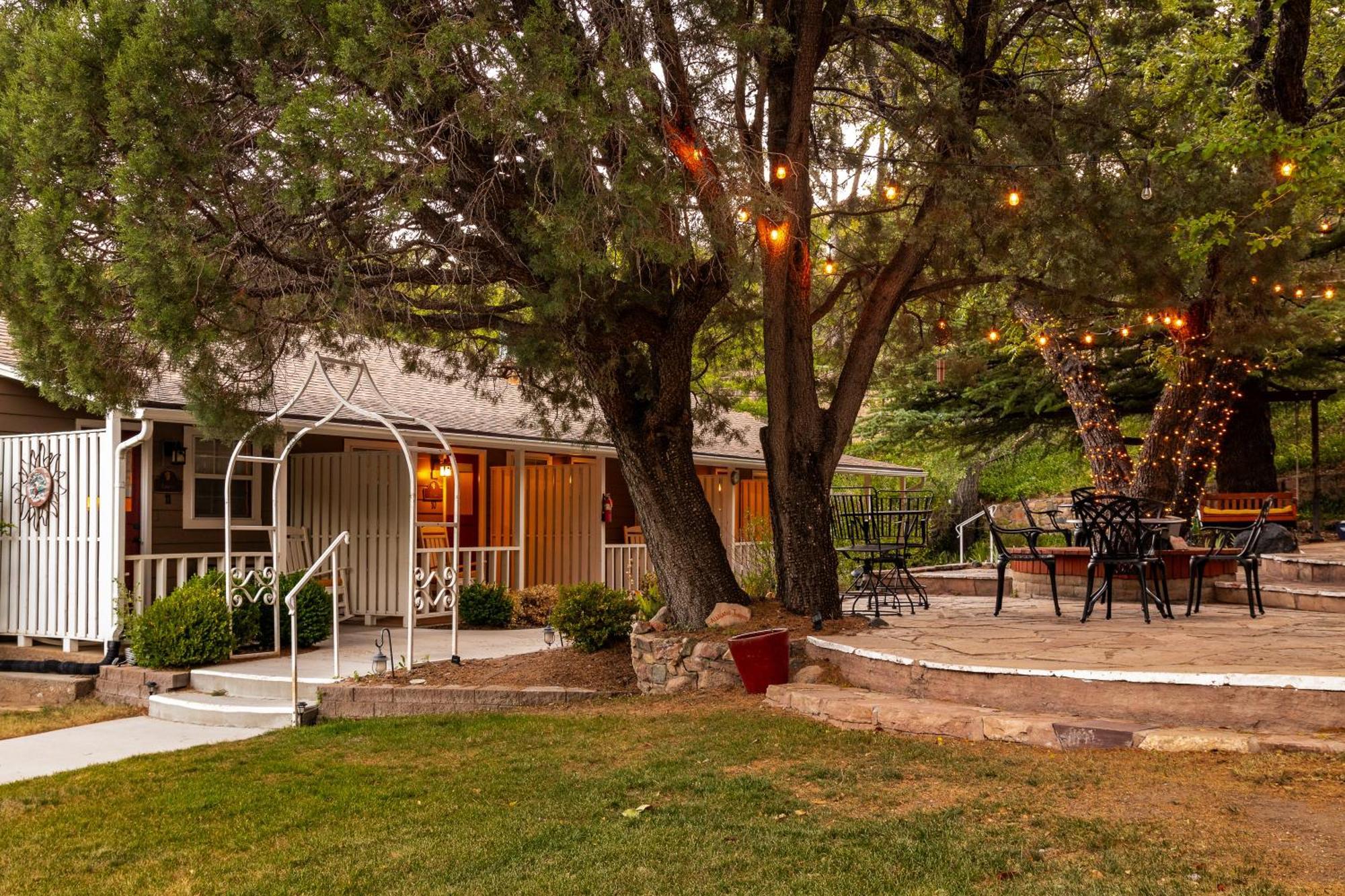 Prescott Pines Inn Экстерьер фото
