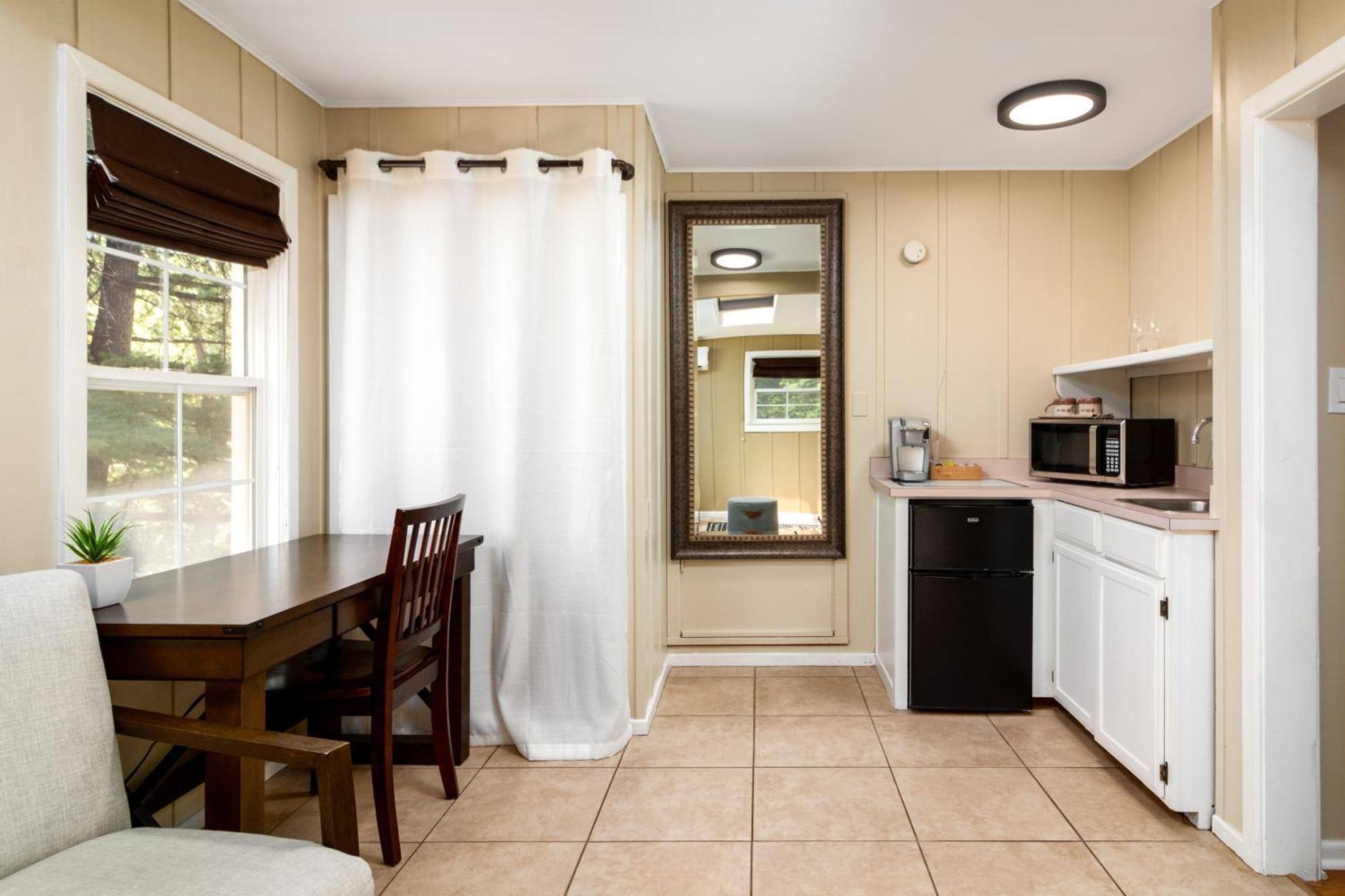 Prescott Pines Inn Экстерьер фото