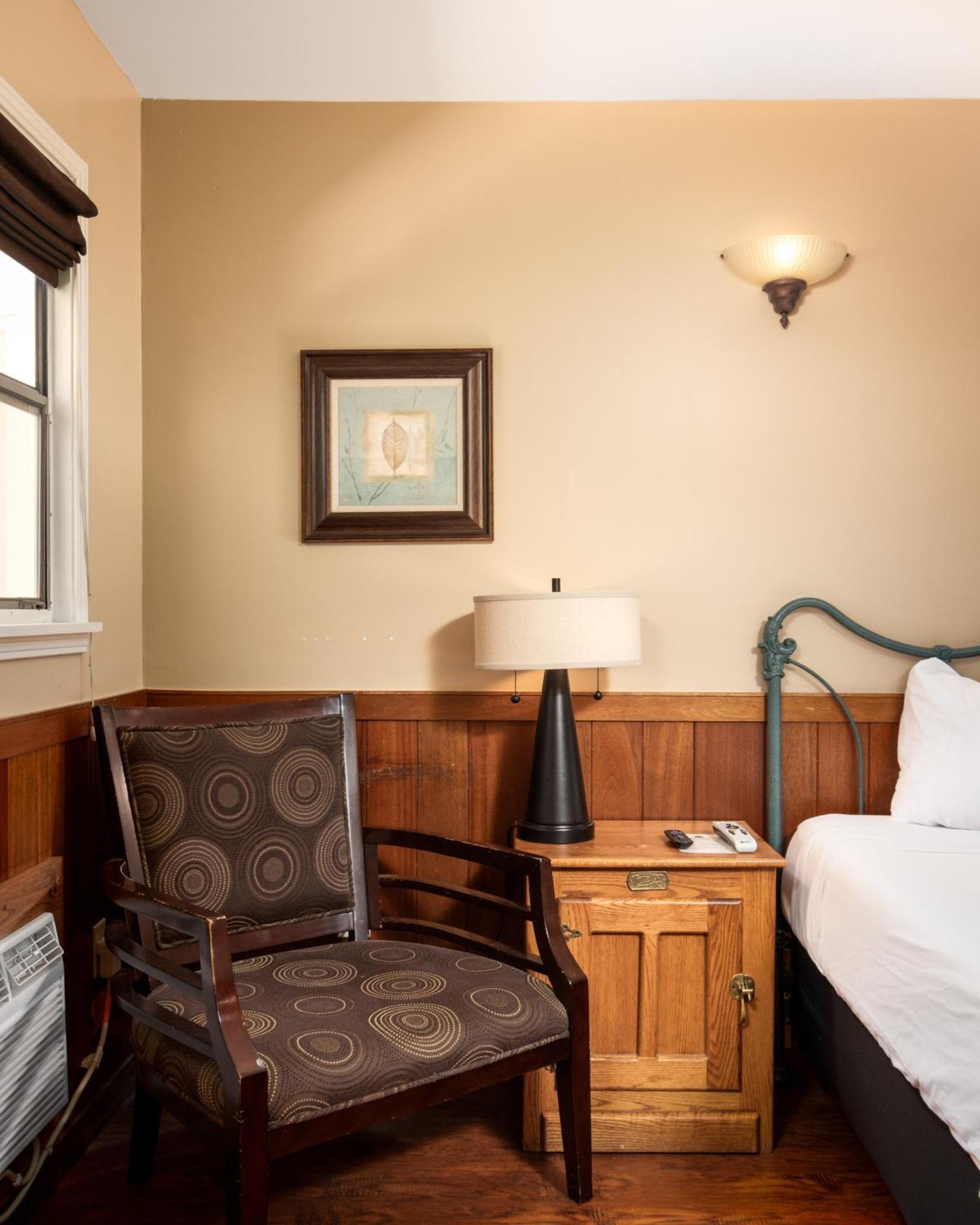 Prescott Pines Inn Экстерьер фото