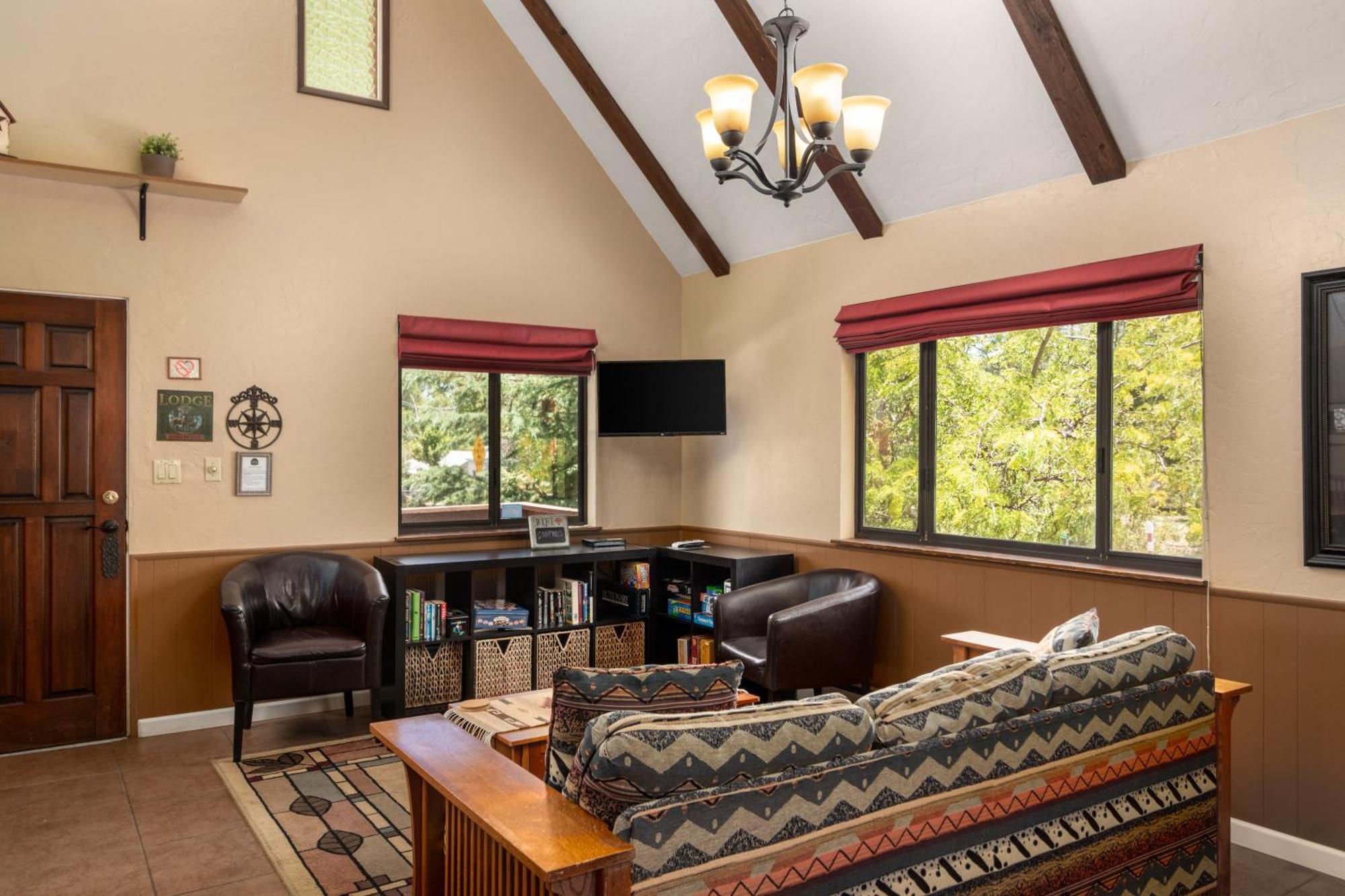 Prescott Pines Inn Экстерьер фото